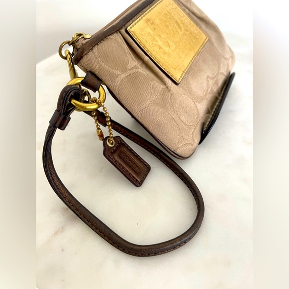 Coach Poppy Wristlet - Picture 5 of 7